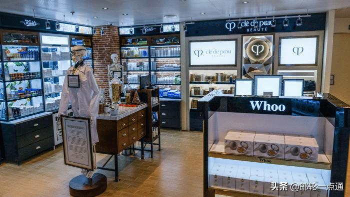 歌诗达威尼斯号邮轮夜景视频,亚洲最大邮轮歌诗达威尼斯号