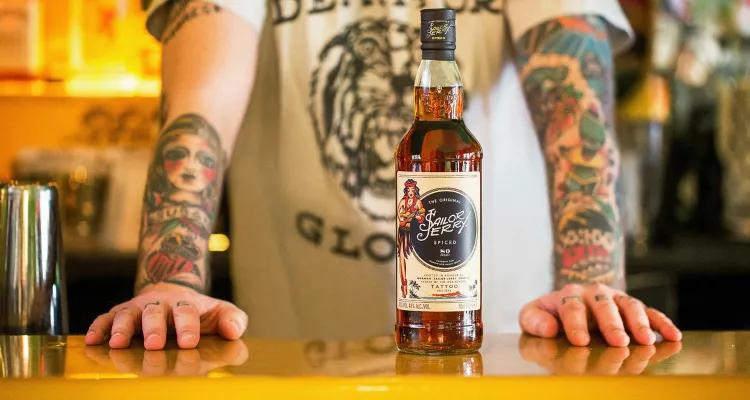 蒸汽朋克纹身和哥特纹身,又纹身又穿鼻环