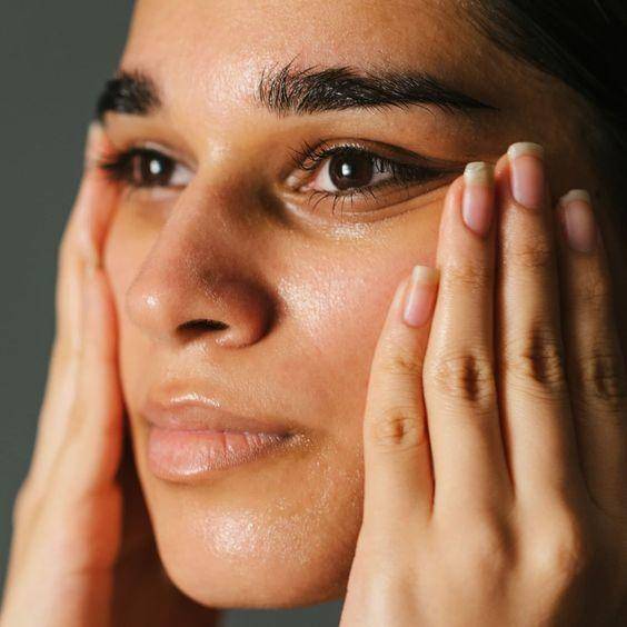 48岁贾静雯状态惊艳美貌仍然,贾静雯如何保持自己的颜值和身材
