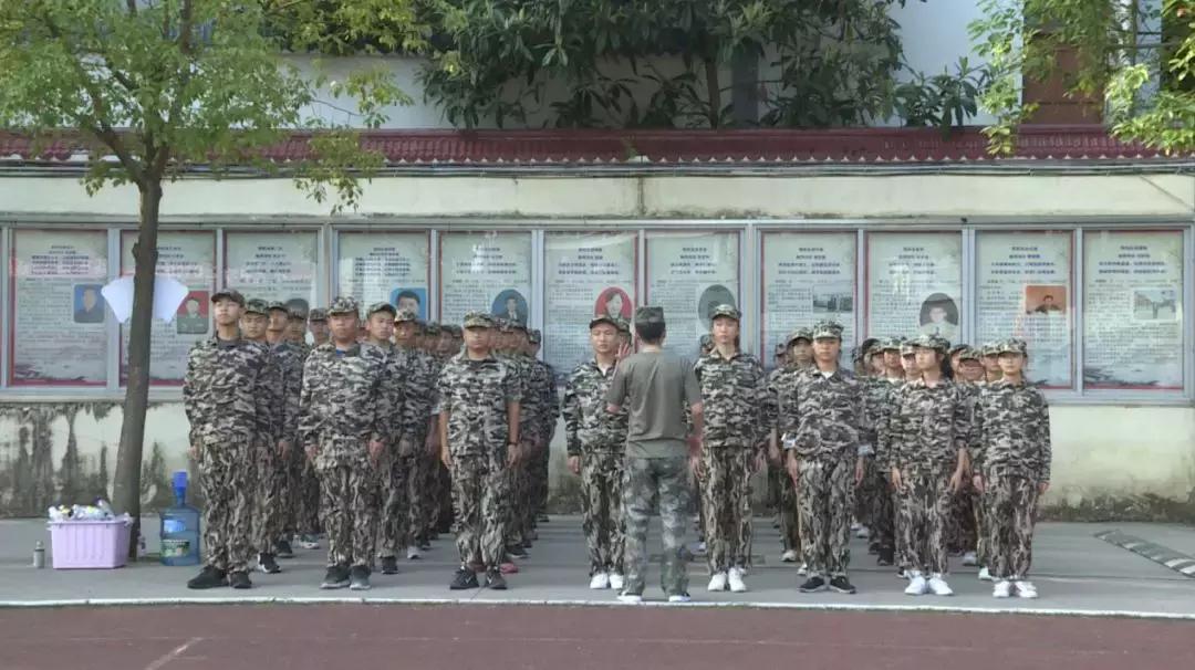 余庆中学和他山中学谁大,余庆中职学校军训