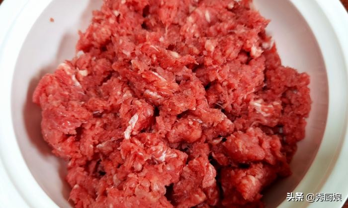 牛肉饺子馅怎么调容易软烂,调牛肉饺子馅做法