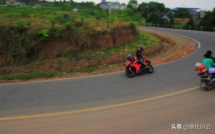 摩托车骑了10年还跟新的一样,摩托车骑了十年了