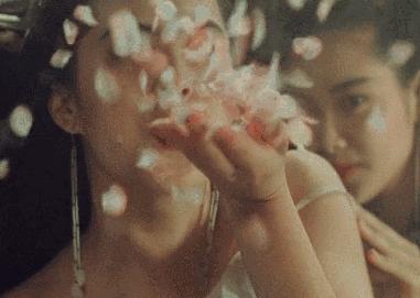 昔日美人王祖贤现身香港,一张照片变身港风女神王祖贤