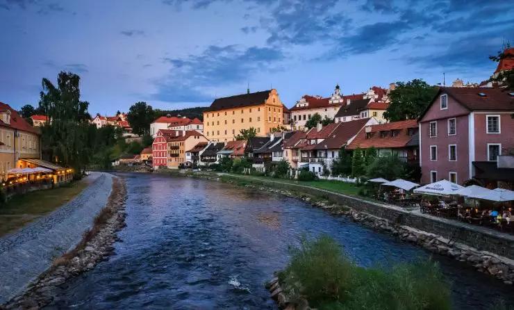 外国人为什么喜欢在游轮里玩,为什么西方人喜欢坐游轮