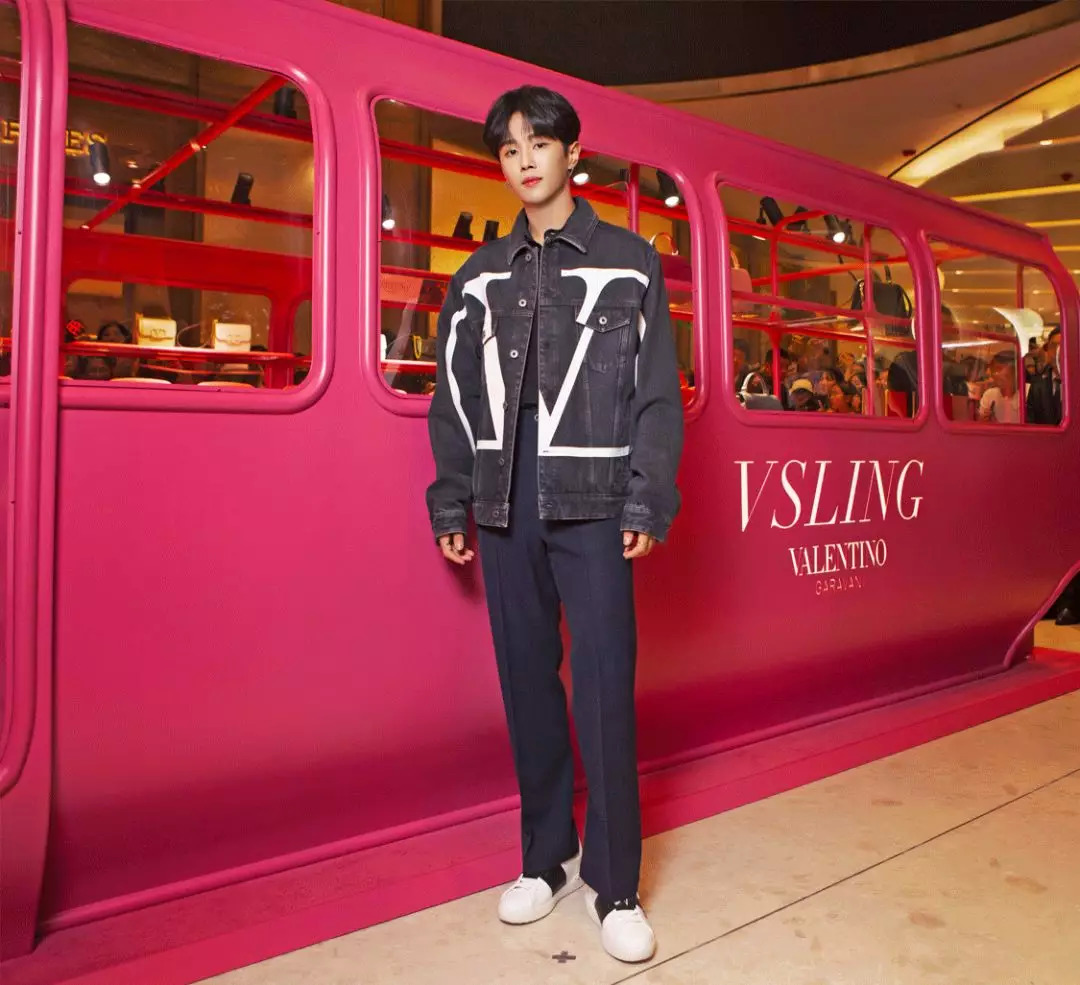 我抓住了一位资深柜员，道出了如何让你掏钱买包的秘密