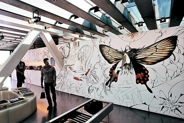 他是吴彦祖、村上隆钟爱的人，连续6年拿下漫画界奥斯卡