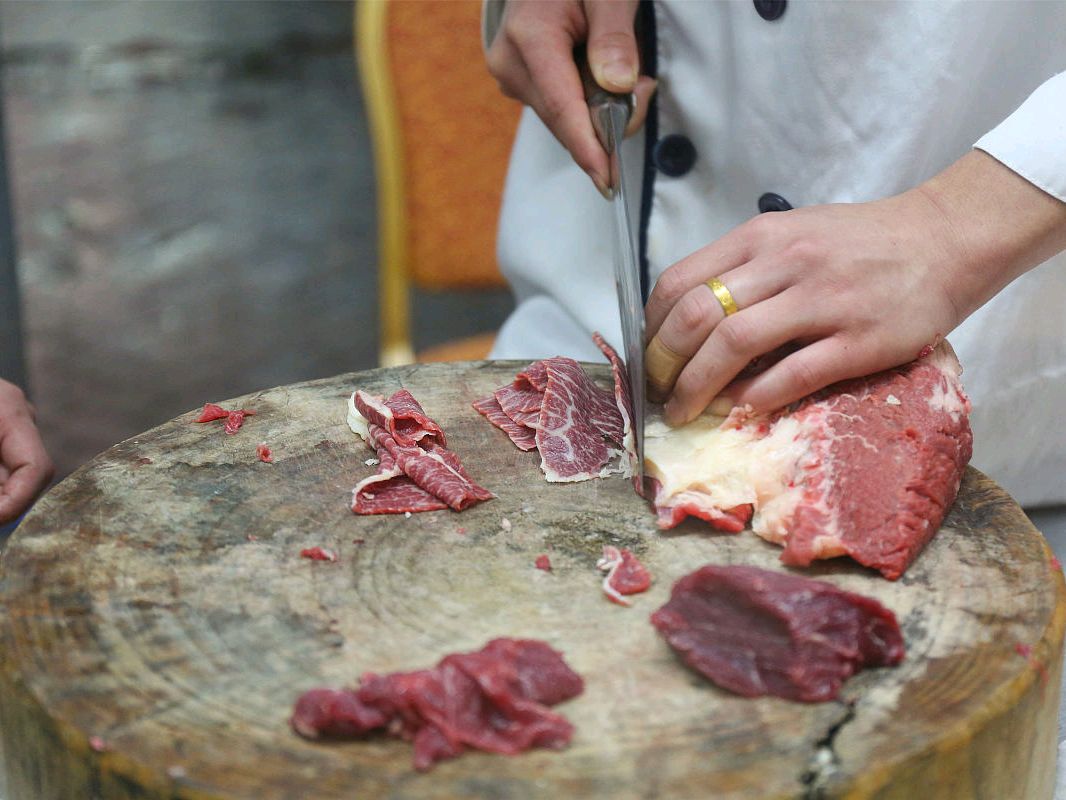 牛肉饺子很柴是什么原因,牛肉饺子馅儿怎么调才能鲜嫩