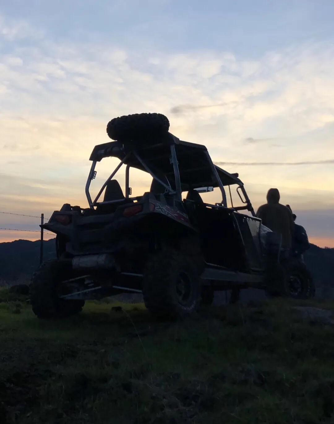 少年骑马去越野，自驾15天横穿小国家，硬核车手爸爸还输了