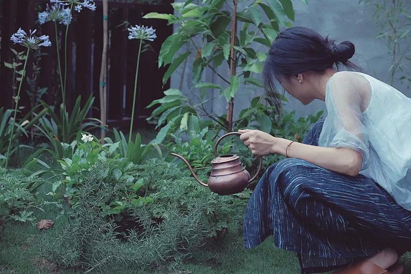 菜吧:她不上班也不靠脸吃饭,住2层小楼,过上了别人做梦都要的日子