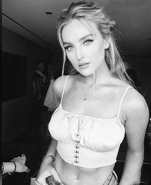 张伯伦女友资料,张伯伦女友简历