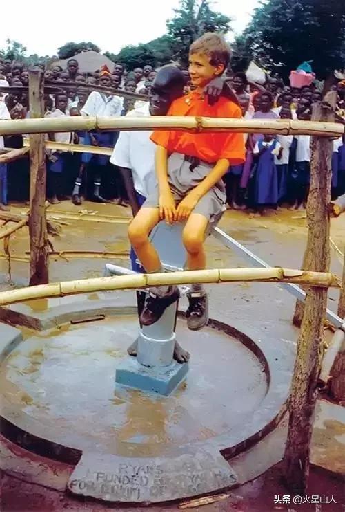 六岁小男孩，用零花钱给非洲挖了1000多口井，让85万人喝上干净水