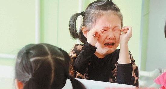 孩子在幼儿园里哭闹怎么办,幼儿园如何面对幼儿入学哭闹