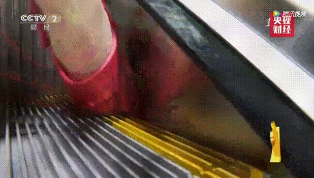 这四种鞋正在威胁孩子的安全,儿童的鞋怎么样才不伤脚