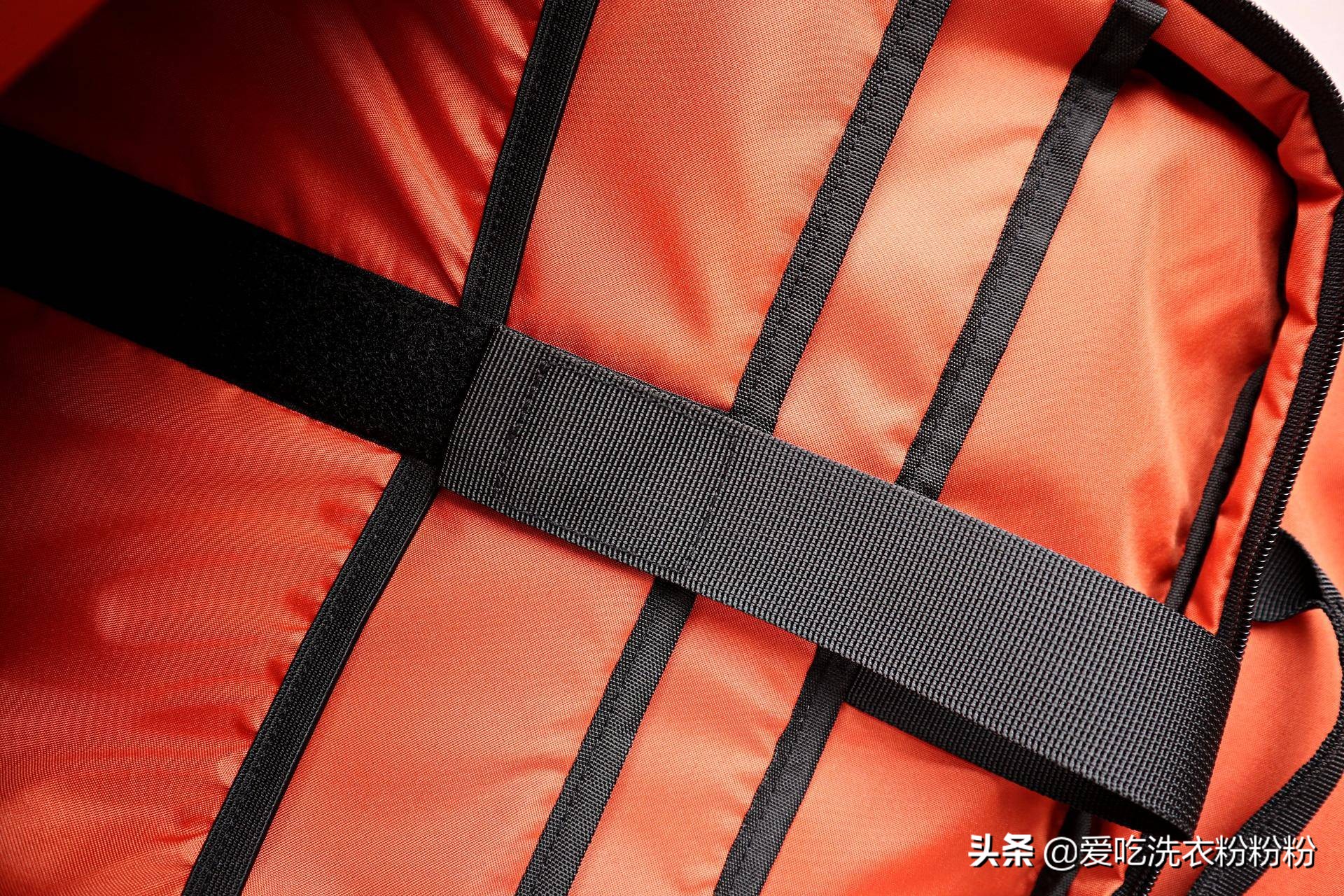 通勤出游两不误——tomtocA90暗纹迷彩双肩包