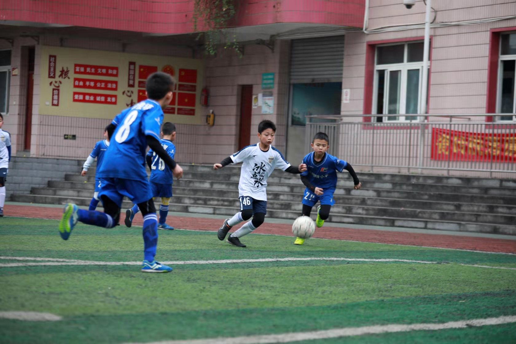 脚下过才叫真本事新希望俱乐部足球小将们出击！