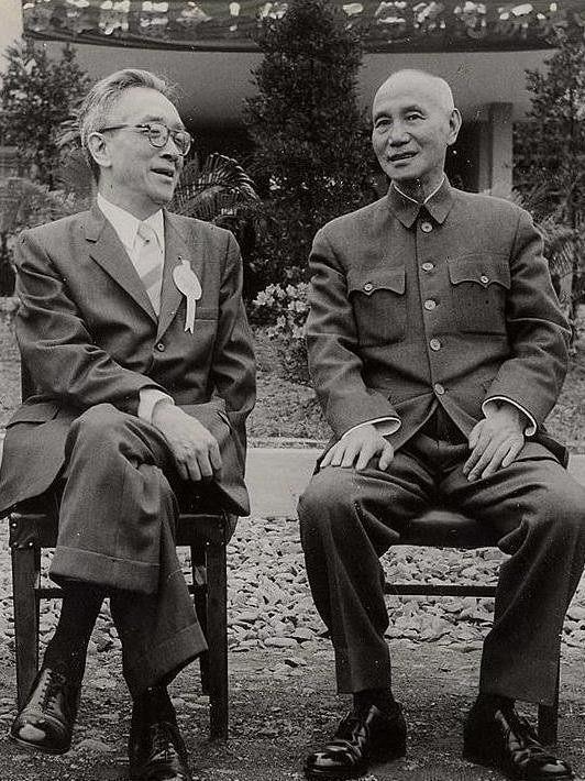 古驰出男士连衣裙新闻 (古驰出的男士连衣裙)