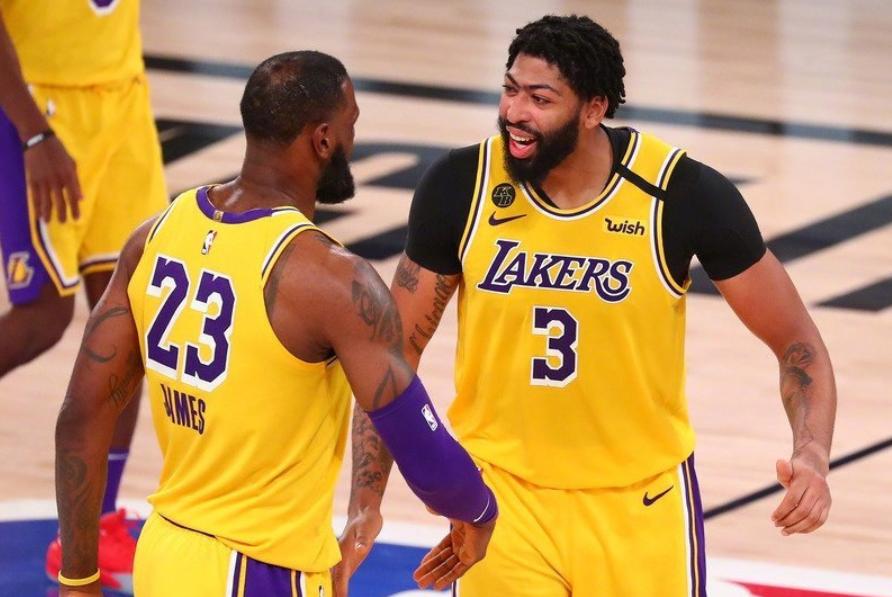 老詹在湖人几个赛季了,老詹湖人生涯第一场数据