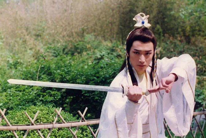 谁的白发造型惊艳到你了,首次大胆尝试白发造型