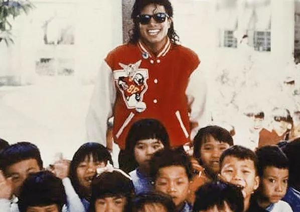 听迈克尔杰克逊的歌看乔丹打球,还会有人在听迈克尔杰克逊吗