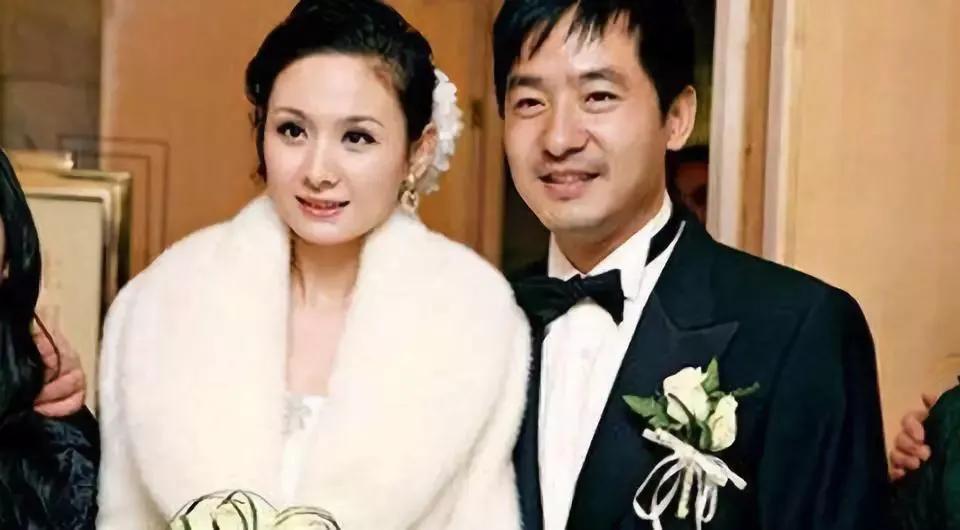 程莉莎老公比儿子重要,程莉莎和丈夫郭晓东甜蜜合影