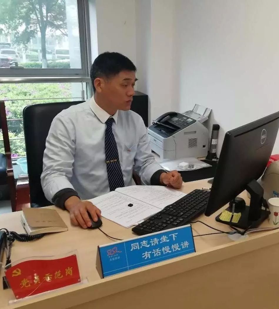 致敬人民海军老战友,致敬人民海军成立75周年