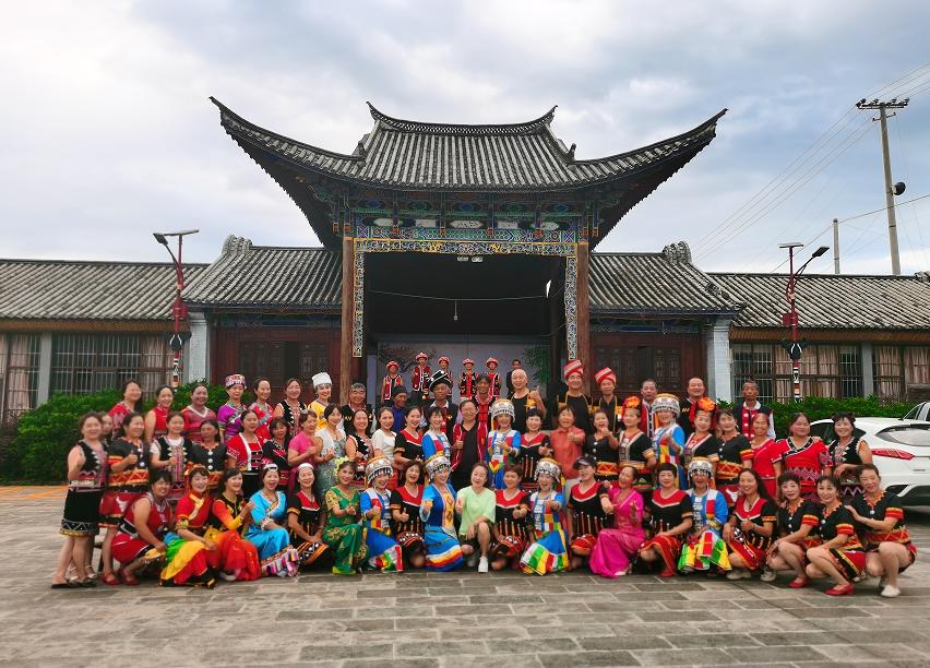 腾冲甘蔗寨：振兴路上*党**旗红古道佤乡换新颜