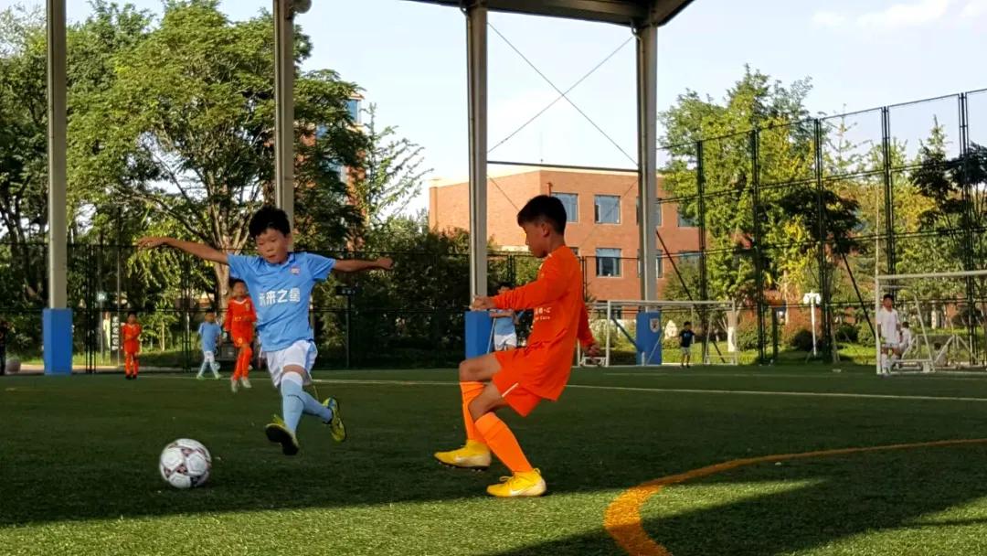 为了儿子的足球梦，他辞职做了一名青训教练