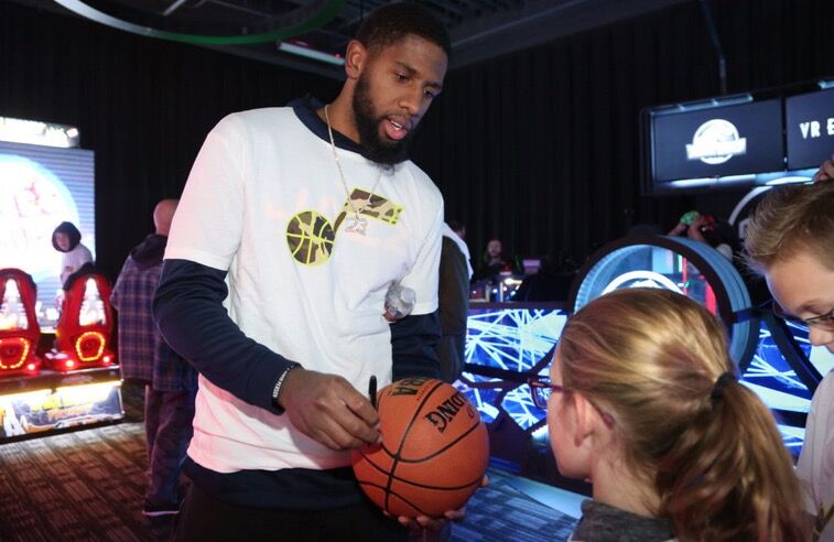 落选秀场均6+5，却签3600万合同，相比而言豪斯的1100万非常划算