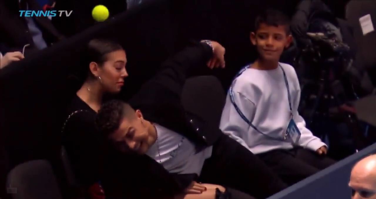 c罗超有爱,c罗和迷你罗当守门员