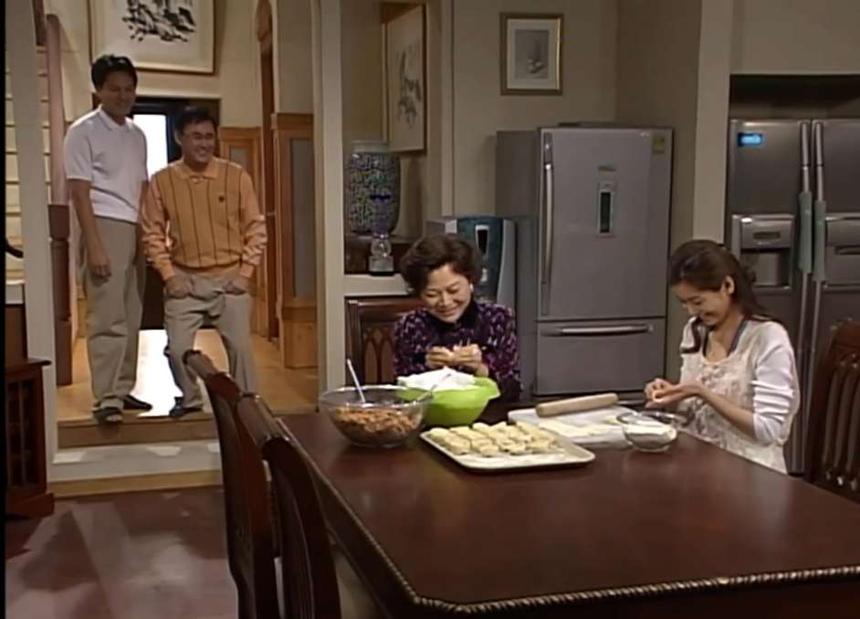 人鱼小姐芮莹对雅俐瑛道歉求原谅,人鱼小姐雅俐瑛婆婆庆幸没娶芮莹