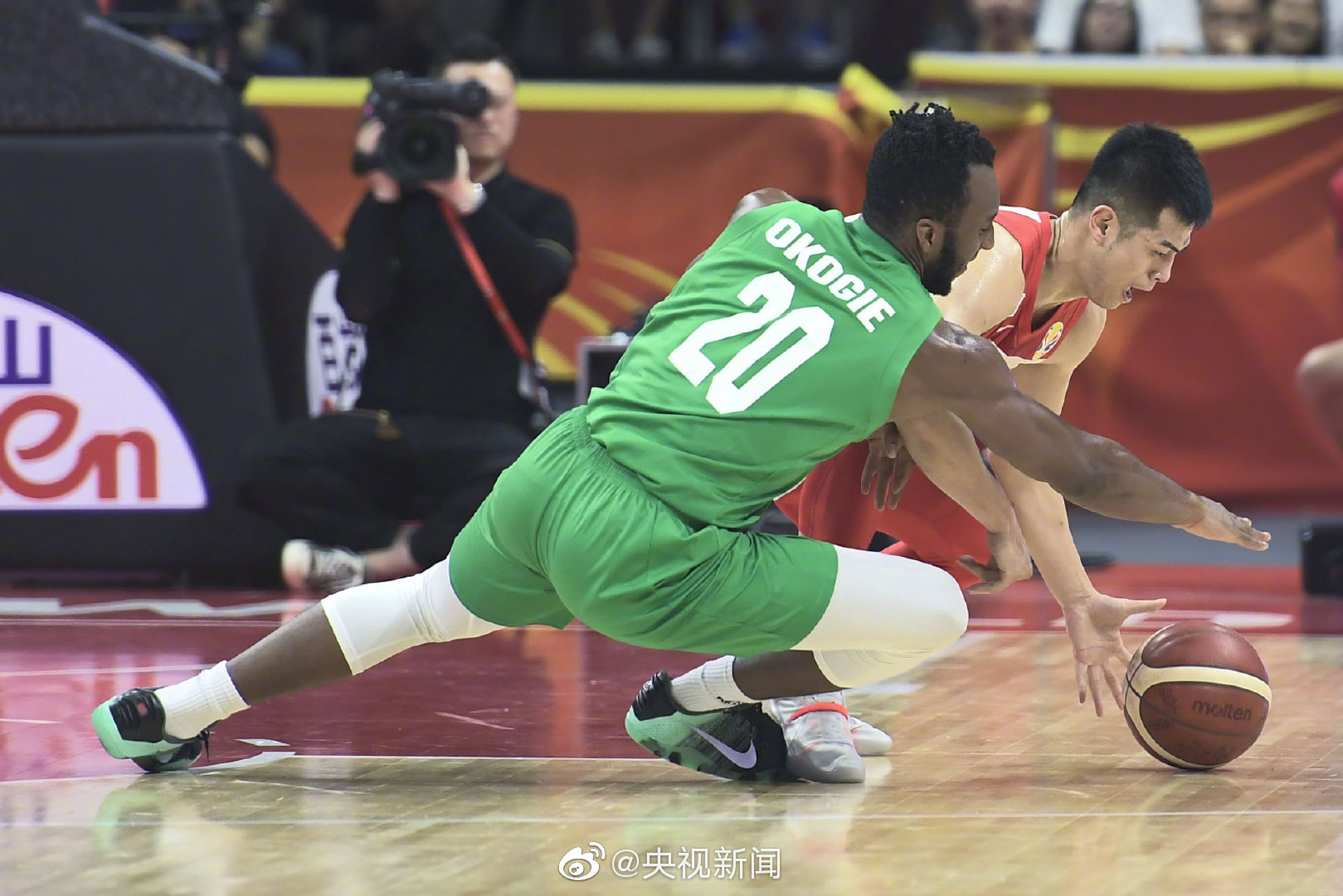 世界杯上穿的鞋,世界杯上穿的都是什么足球鞋