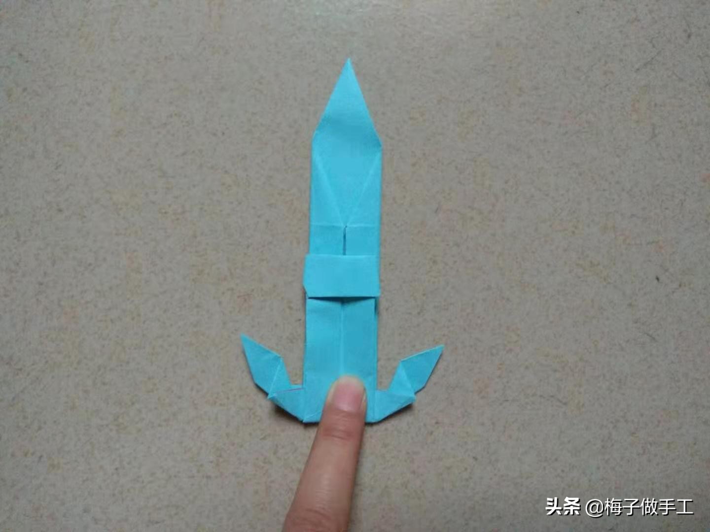 儿童手工折纸制作宝剑,又简单又好玩的手工折纸武器