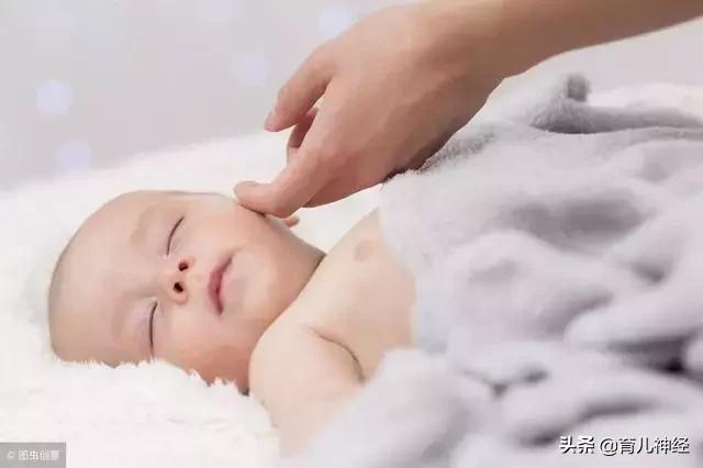 宝宝睡觉为什么总是哼哼唧唧惊醒,哼哼唧唧睡不踏实