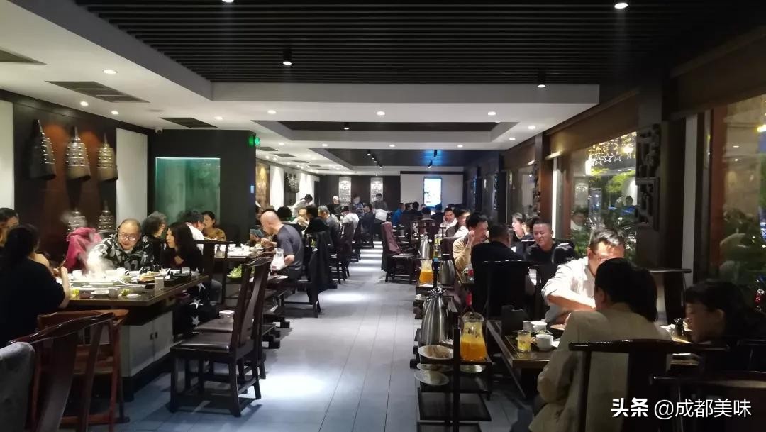 成都这家火锅才是正宗重庆味道,成都这家火锅店充满情怀适合闲聊