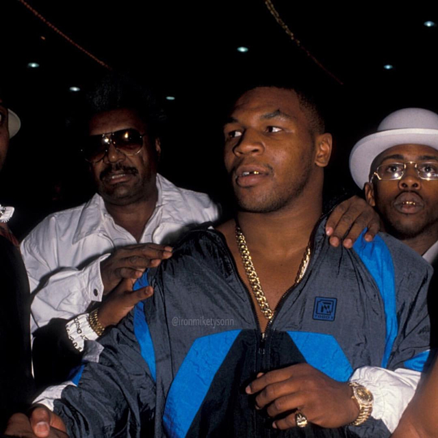 泰森八十年代珍贵影像,泰森金链子图片