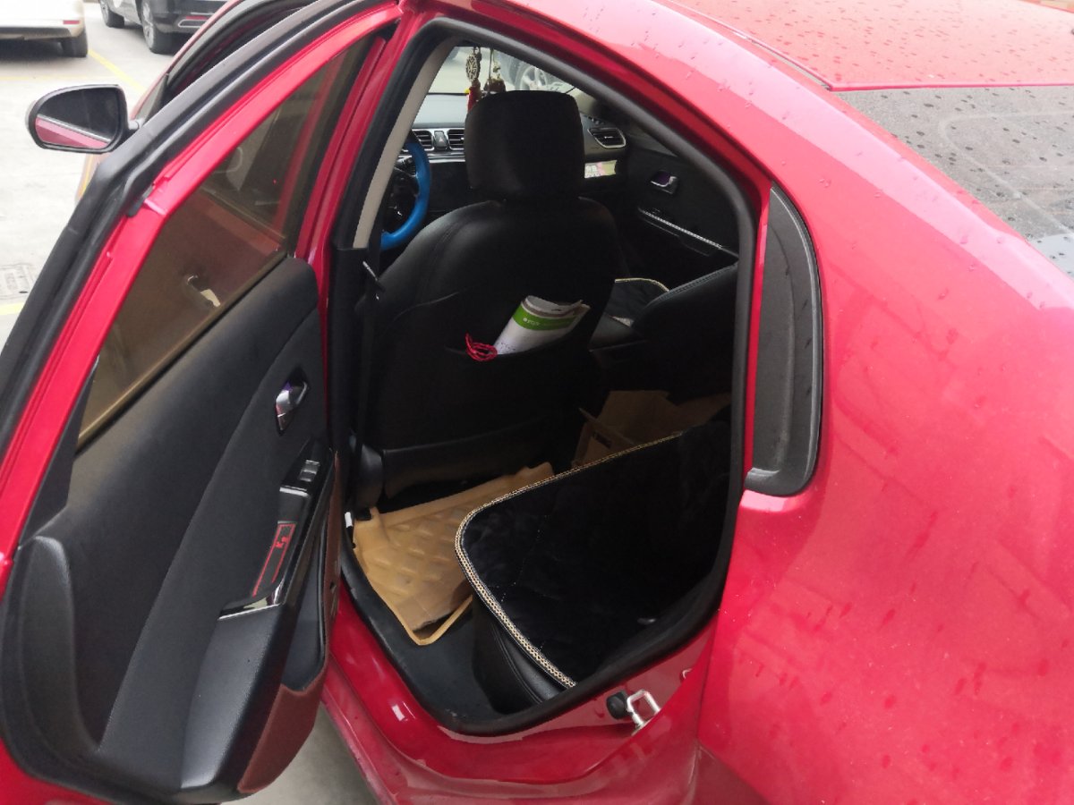 红色起亚k2怎么改装好看,12款起亚k2爆改