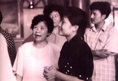 李娜青藏高原背后的故事,1997年一代歌后李娜为何会出家