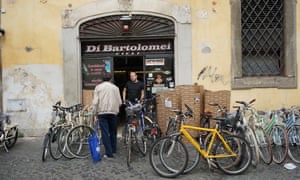 *锁封**后的生活：“罗马正试图寻找它的平衡点”