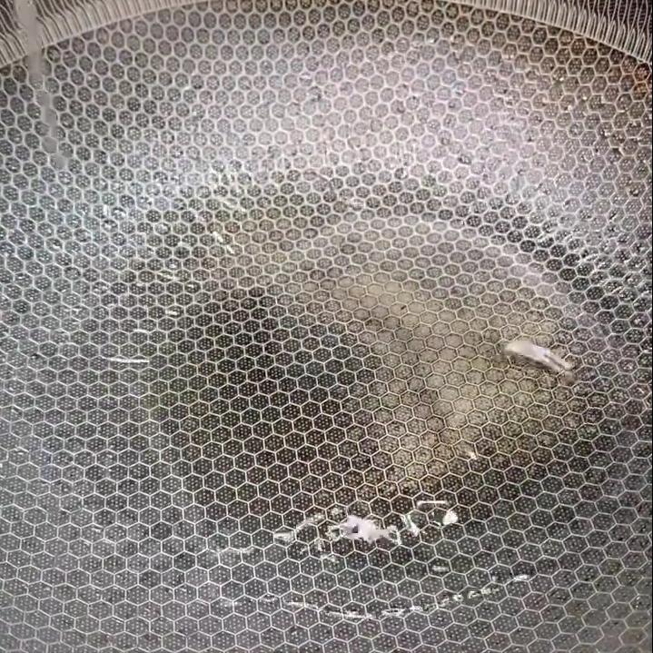 怎么煎鱼不粘锅不掉皮不会碎视频,煎鱼不粘锅不掉皮的小妙招是什么