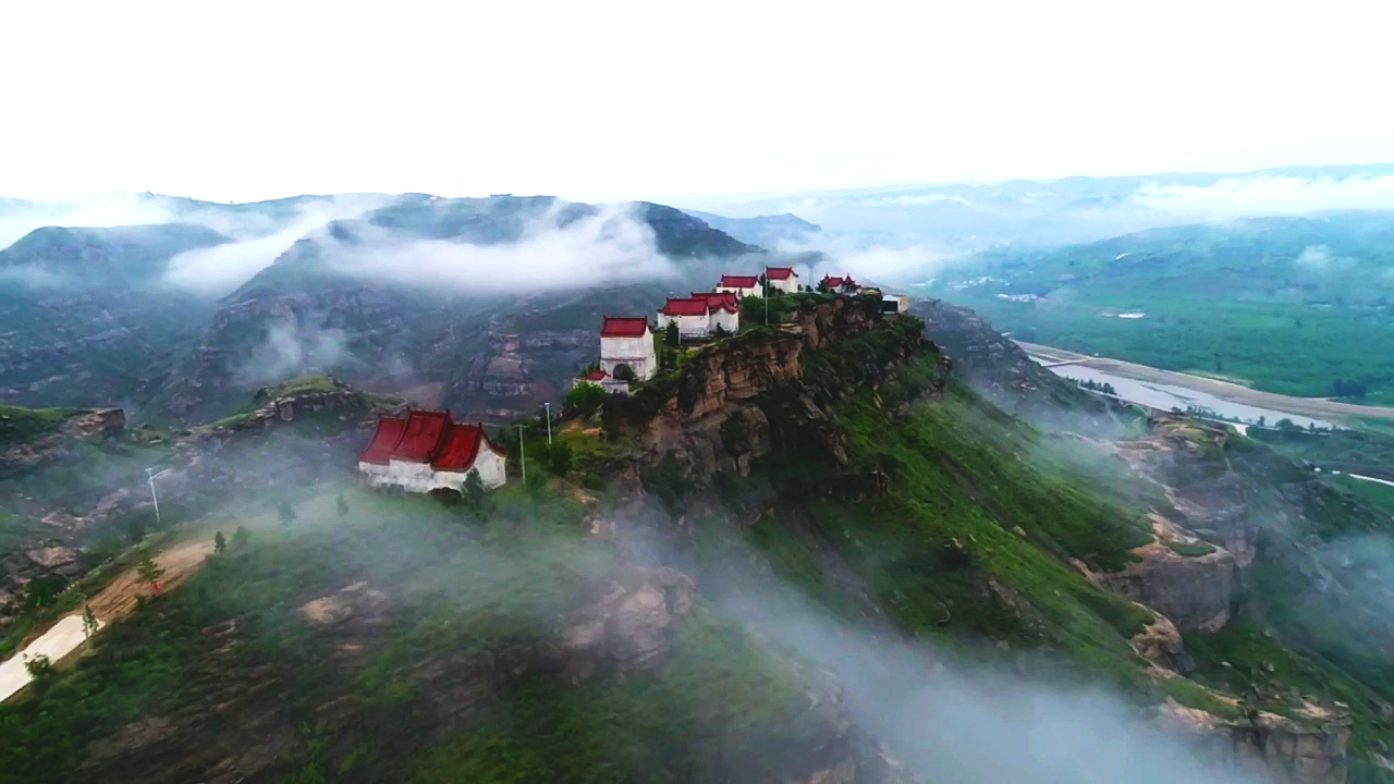 云雾缭绕老君山,云雾缭绕白云观