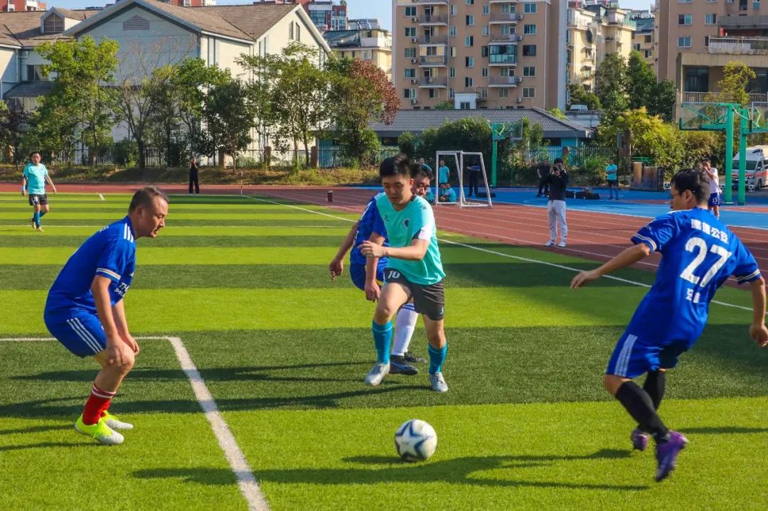 以球会友传情谊增进沟通展风采,以球会友推动蓬勃发展