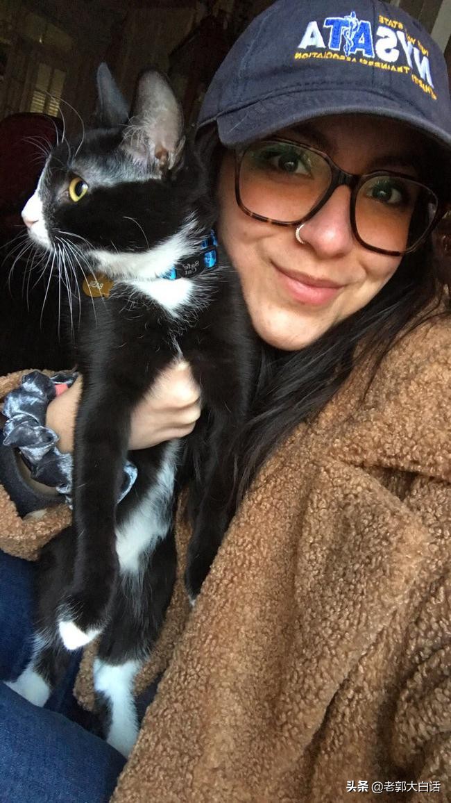 人设崩塌还是炒作？比利亚被曝性骚扰女实习生，“他每天都摸我”