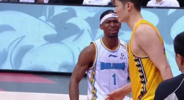 李京龙广厦首秀,广厦三叉戟齐发威砍75分