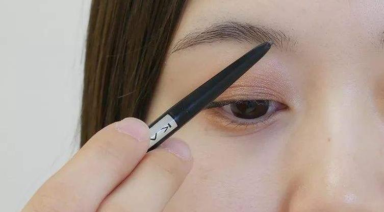 李佳琦推荐的花西子眉笔百搭色,李佳琦推荐的不脱妆眉笔