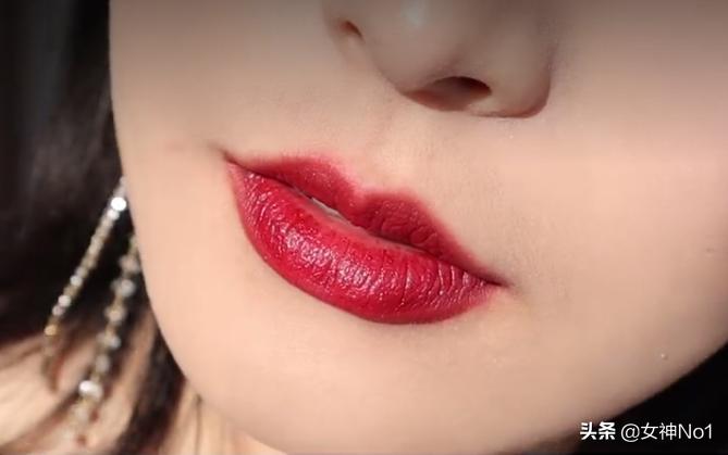 李佳琪口红榜：集齐四只超滋润，超显白必剁手告别黄肤唇干
