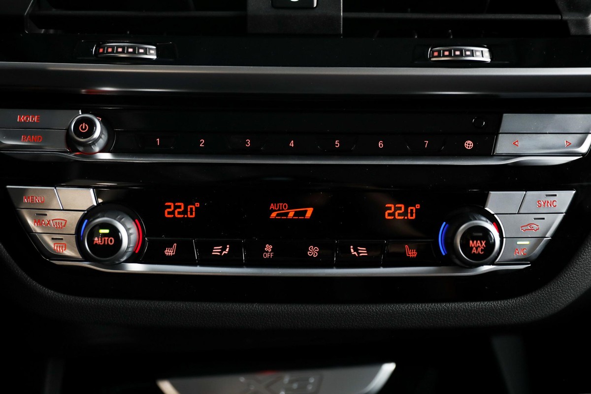 宝马x3灯光熄火后还亮怎么关,宝马x3关闭状态下大灯还是亮着