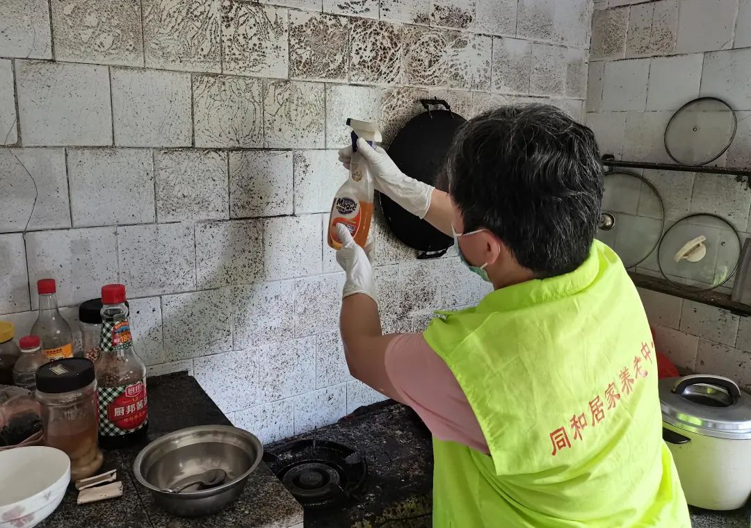 白云 | 空巢老人圆梦微心愿：同和街“羊城家政”悉心服务，助力社区养老