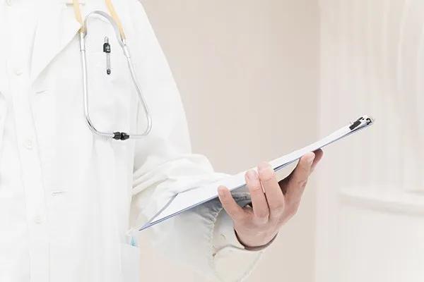 丁丁突然冒出好多“痘痘”：我啥都没做呀