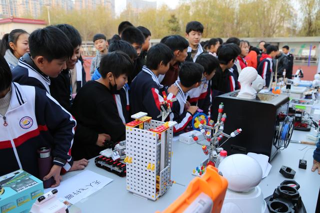 奋发实干高质量发展步履铿锵,实干担当促发展主题教育