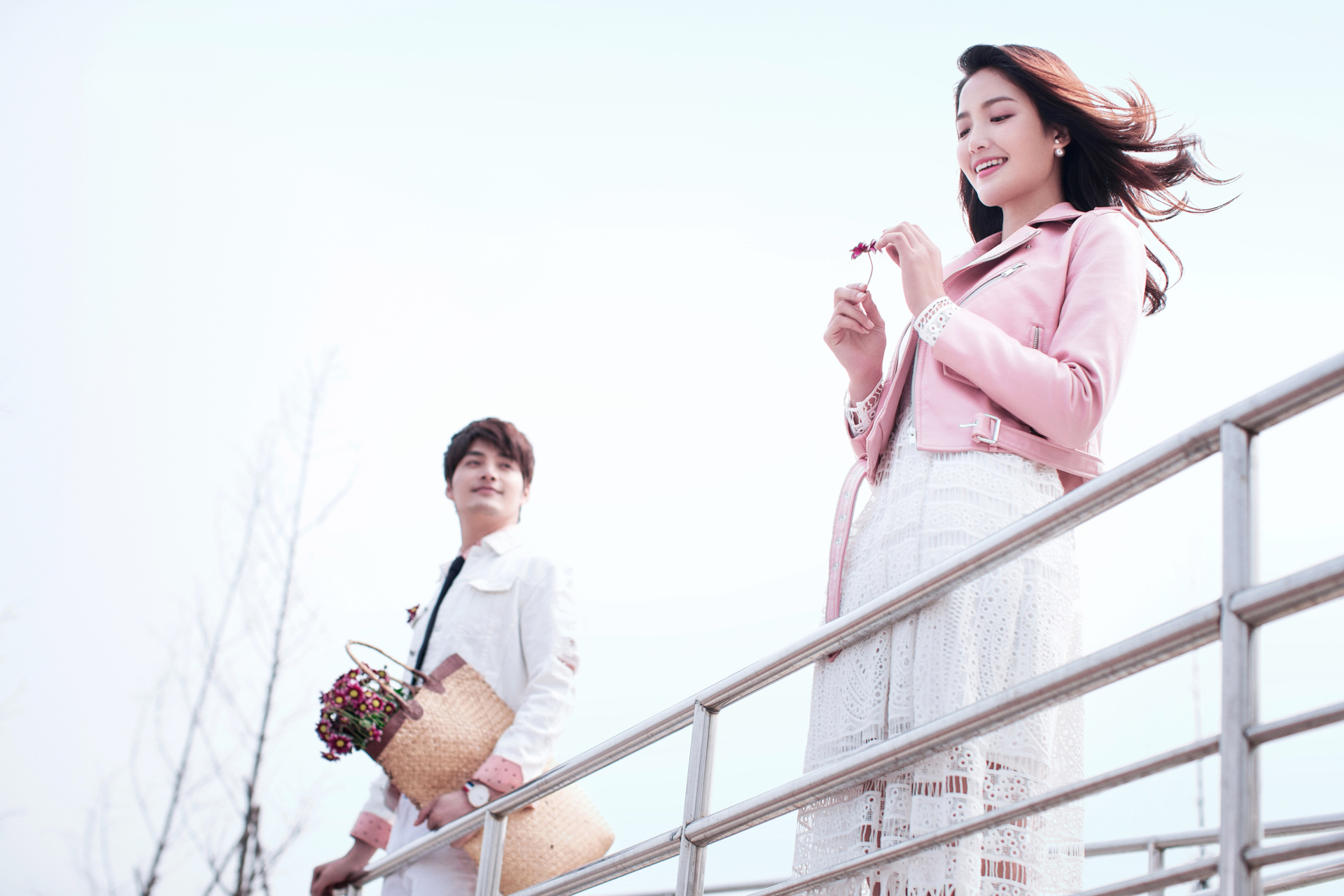 拍婚纱照不上镜怎么办？五个技巧拯救大饼脸！让你拍出自信婚纱照